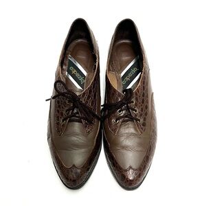 Vintage 1980s women’s brown leather embossed lace up wingtip oxfords